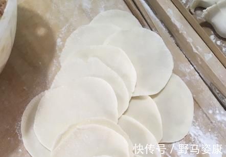 香味|做白菜饺子时，别用盐杀水了！学会1步，白菜不出水，鲜香味十足