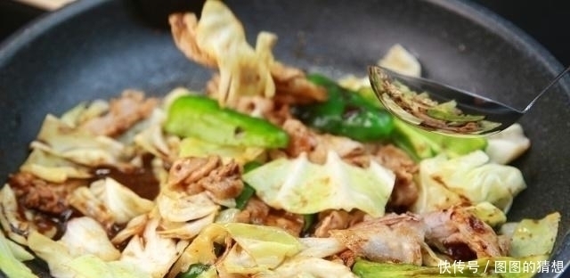 去饭店吃饭，不看菜单，直接点这4道菜的人，服务员：行家来了