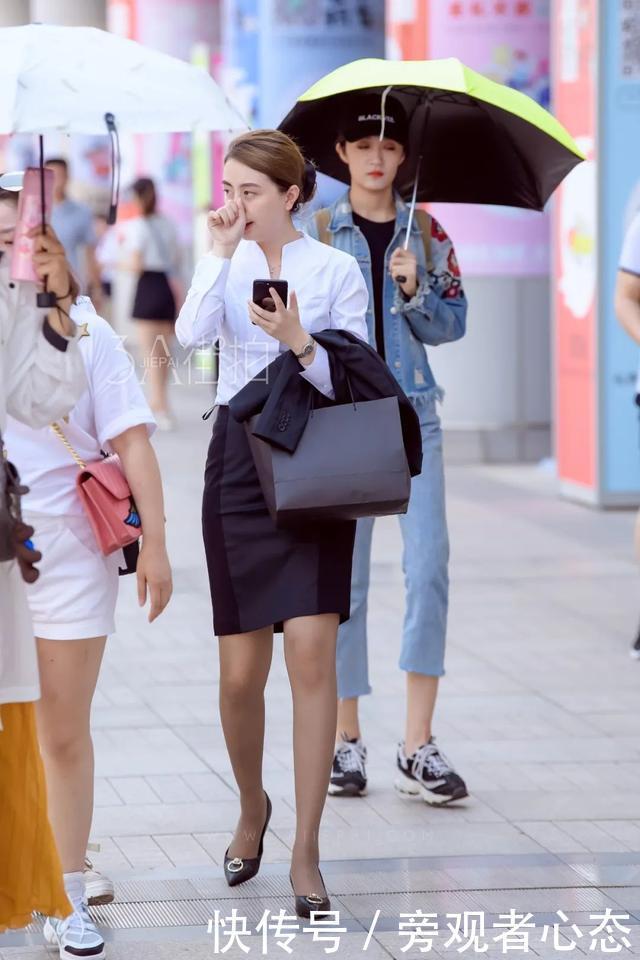 街拍美女的制服穿搭,优雅大方,彰显女性魅力!