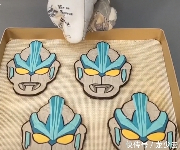 秋刀|甜品师将奥特曼做成饼干,到底是哪一步没跟上?成品绝了