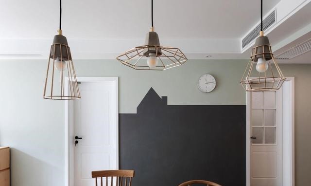 原木|客厅不要沙发，墙面不做造型，越简单的装修，反而越清爽实用