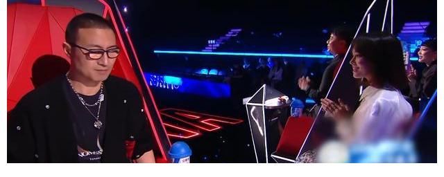 张碧晨|《好声音》四位助教首秀反差大，张碧晨吉克隽逸从容，黄霄雲隐身