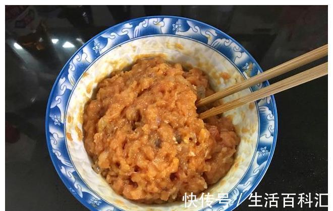 外皮|生煎包好吃有诀窍，记住2点，外皮松软底部酥脆，咬一口还爆汁