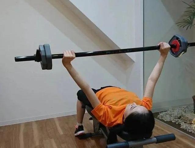 身材|菲律宾健身美女，健身练就迷人好身材，拥有好身材令人羡慕