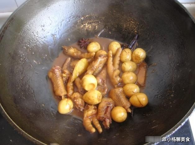 鸡爪鹌鹑蛋|这菜，满满胶原蛋白，尝一口就停不下来，肤干斑多的人吃最好！