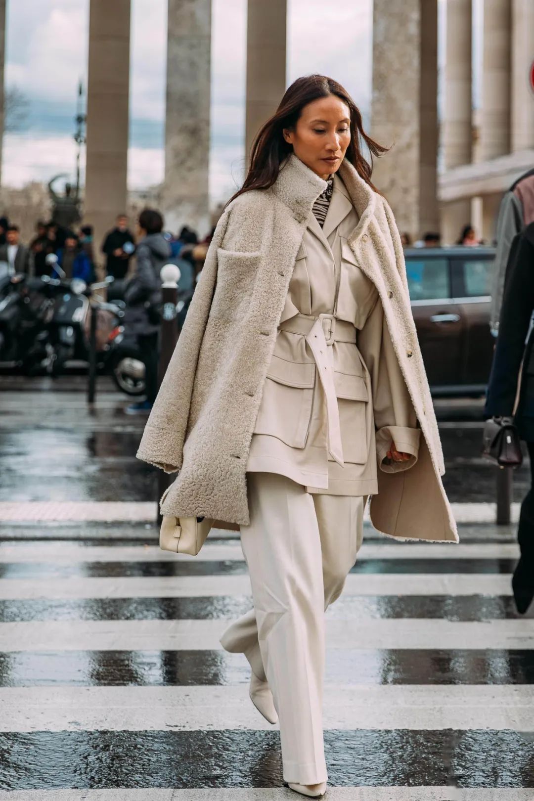 教你美｜你和“高级感穿搭”之间的距离，也许就差一条腰带