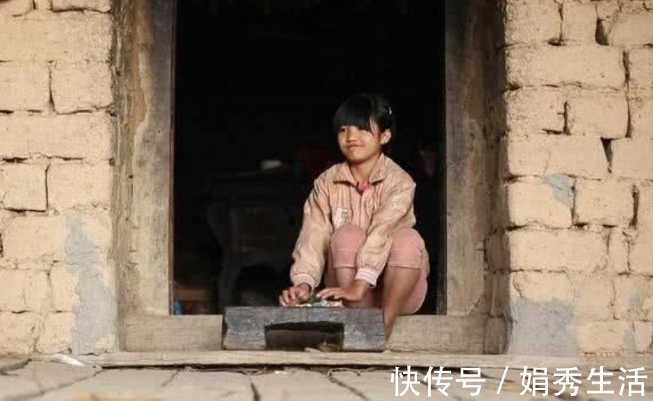 她是变形记最美农村女孩,被富妈妈收养宠成公主,网友:认不出
