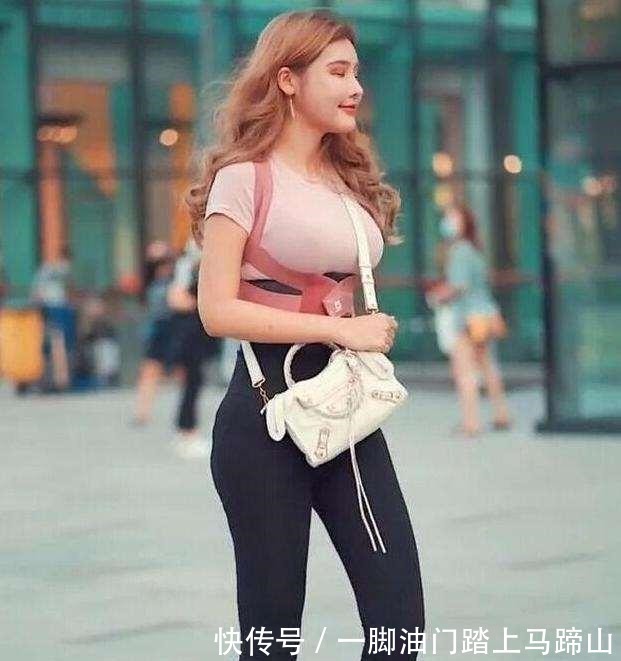 美女 柔美多姿的瑜伽裤美女,露腿的穿搭组合很加分,显得瘦高!