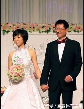 退役|张怡宁退役后嫁老头，结婚10年一子一女，如今58岁丈夫老态尽显！