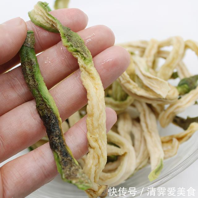 萝卜条|晒萝卜干，直接晒是外行！教你多做1步，更脆爽更入味，1年不坏