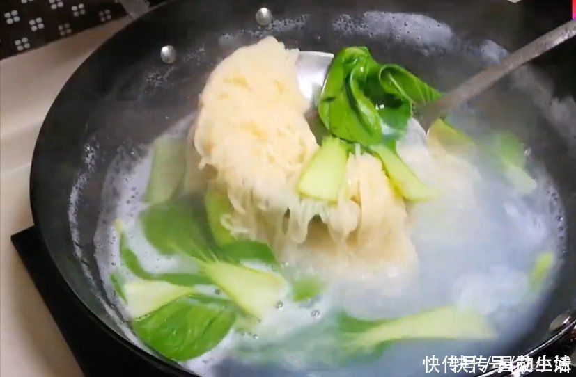 做法|面条简单又好吃的做法，6分钟就搞定，比牛肉面还香，上桌都说香