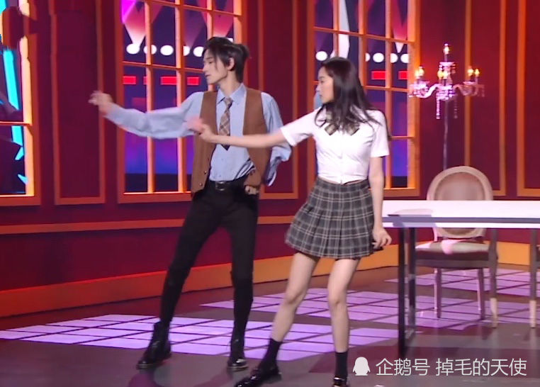 宋亚轩迎《王牌》首秀，183身高与关晓彤太般配，网友：鹿晗“危险”了