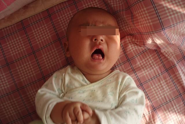 宝宝|宝宝前三个月就要抱睡,等到百天再想“补救”,就来不及了