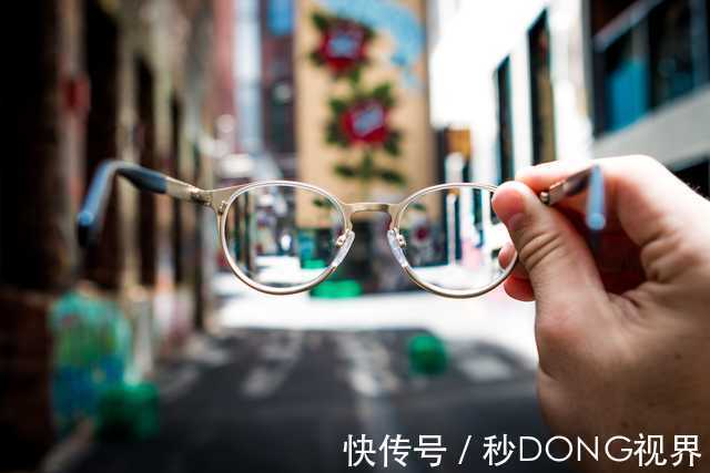 近视|还拿高度近视不当回事？熬夜、献血、坐过山车……碰一件都危险