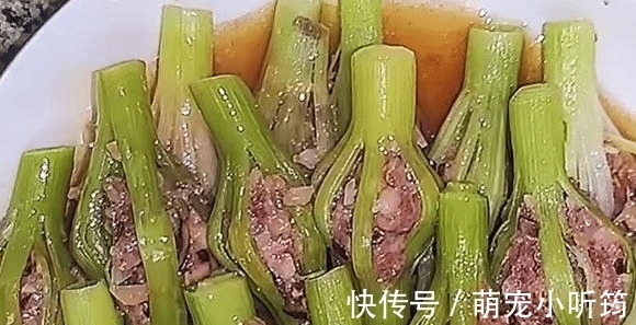 入秋进补，肉别总炒着吃了，搭配这食材，上锅蒸熟浇上料，真鲜香