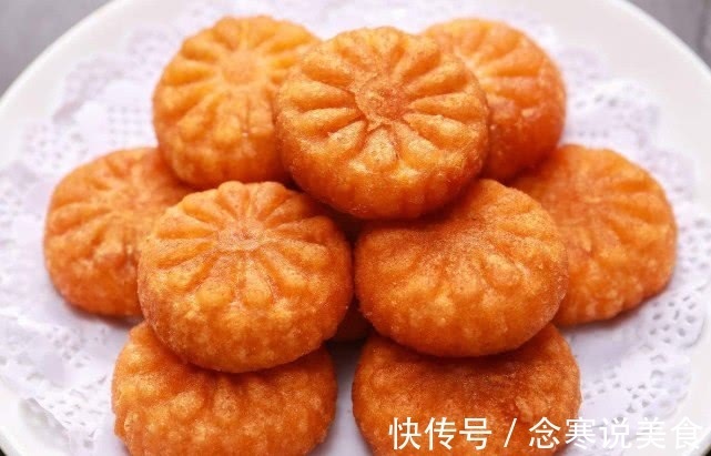 想吃南瓜饼不用外面买,自己在家也能做,加点它更香更软