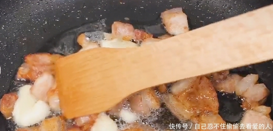 下班晚来不及烧菜,用简单食材做出美味,当菜也能当小吃,好香!