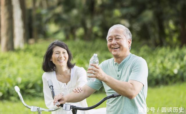 脑袋里有没有血栓,就看你睡觉有没有这个毛病若没有,恭喜你