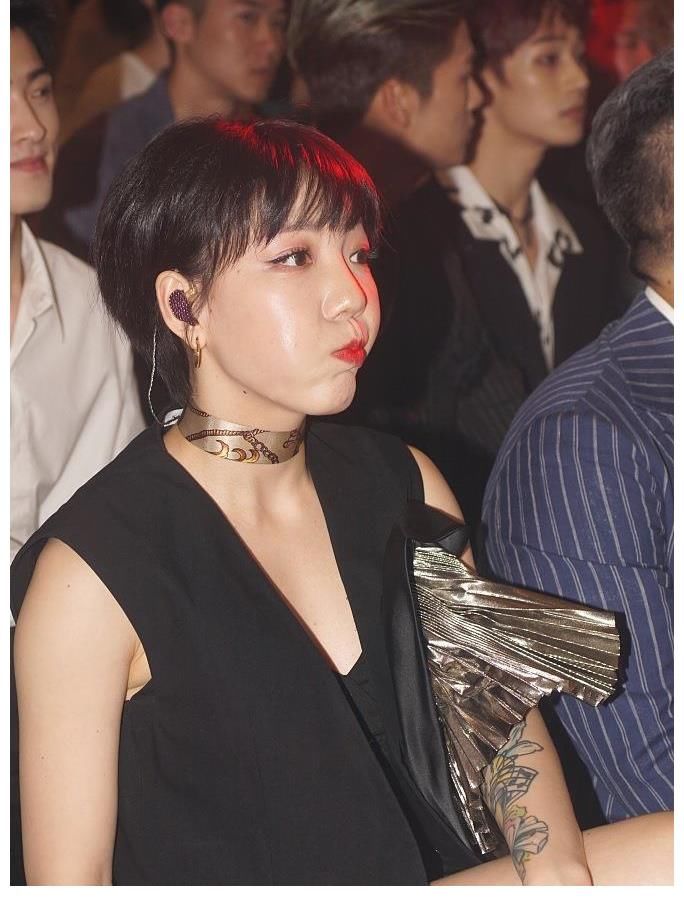 中国好声音|吴莫愁小县城商演，尴尬结局早已注定，她是否后悔与庾澄庆走太近