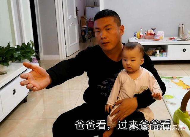 大宝|见爸爸抱弟弟玩,女儿小声问能抱抱我吗之后画面二胎妈妈泪目