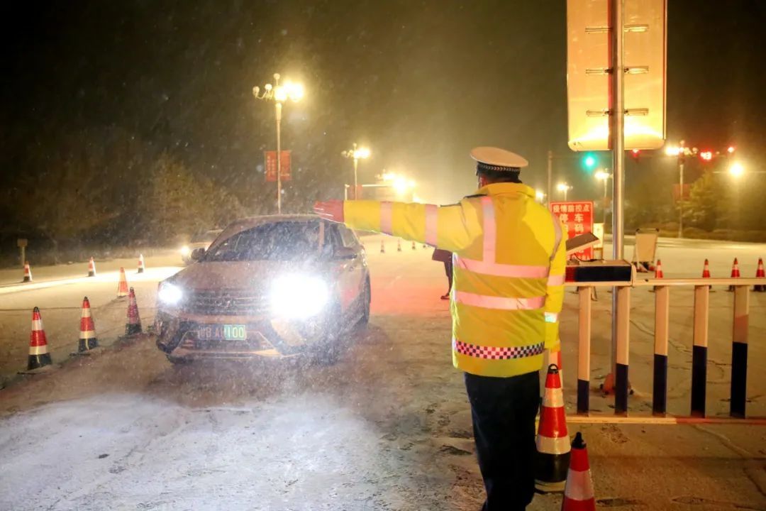 嘉峪关|疫情防控 嘉峪关在行动丨无惧风雪！嘉峪关公安用责任和担当筑起战“疫”防线