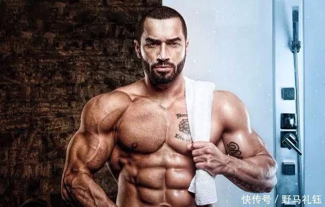 胸肌|小伙儿坚持每天做300个俯卧撑，却得了个山路十八弯的结果