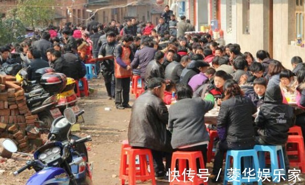 宝妈|19岁孕妇剖腹产子,孩子出生后,二十多个男人冲进了产房!