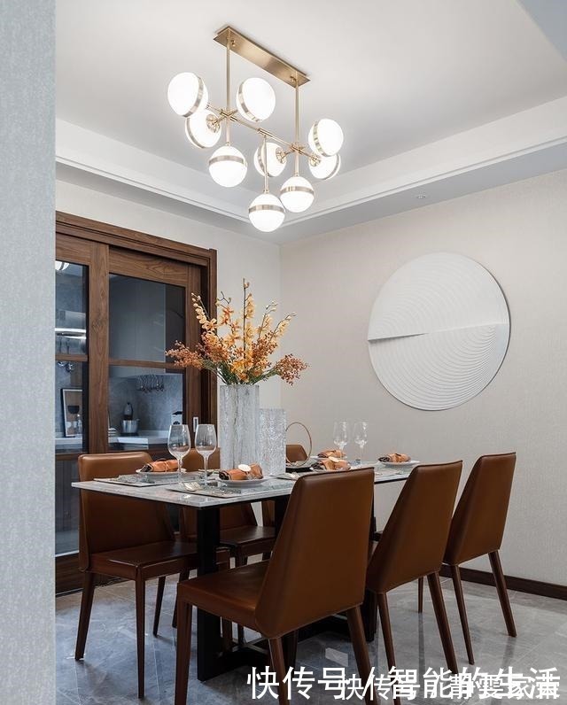 线条感|大平层的现代轻奢风设计高级灰碰上爱马仕橙的惊艳！