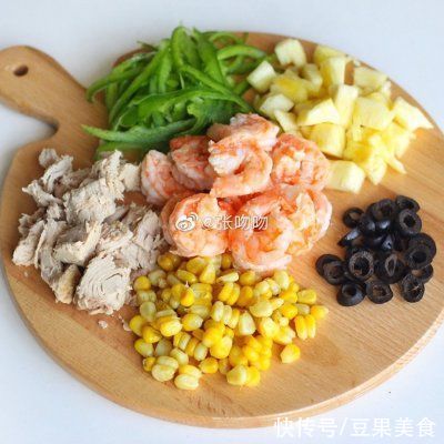 虾仁|无敌下饭的#夏日开胃餐#菠萝海鲜披萨，胃口全开
