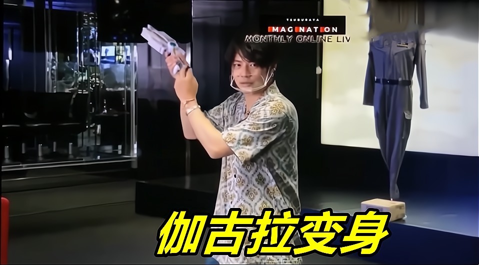 升华器|伽古拉现场变身特利迦奥特曼,桌上装备亮了,全部都是伽古拉专属