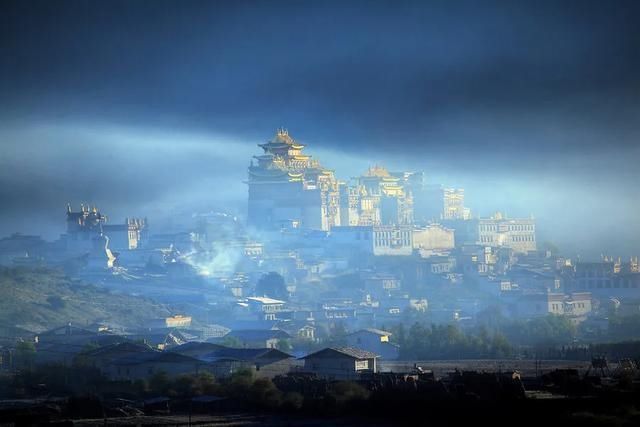 连接香格里拉和稻城，这是什么神仙公路