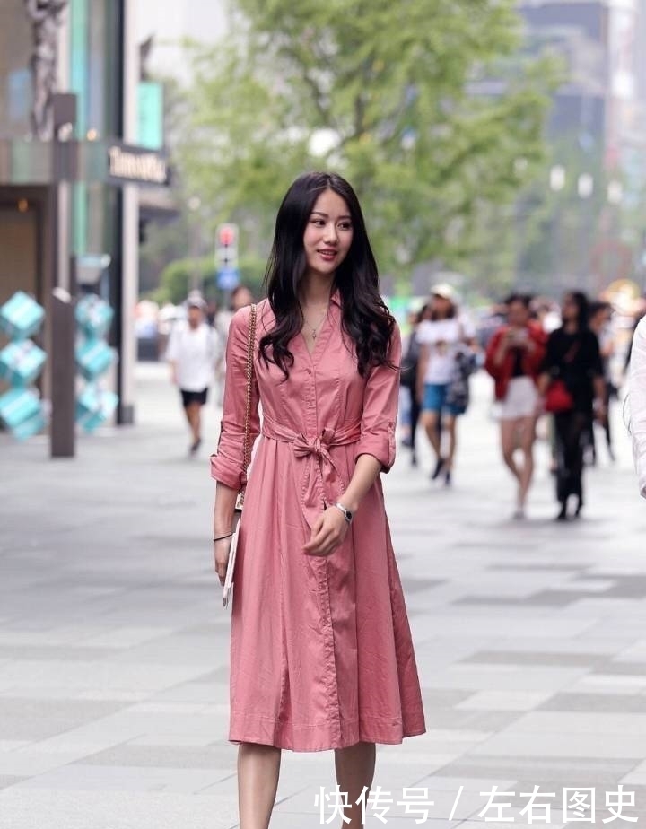 曲线|街拍:长裙和短裤美女,完美的曲线穿出属于自己的魅力!