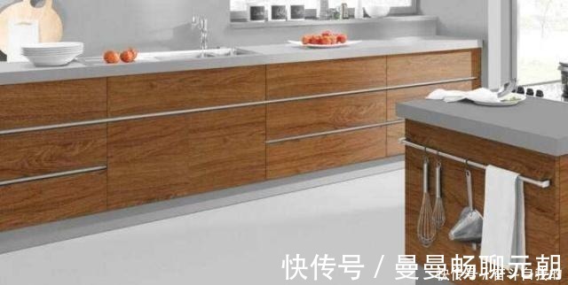 橱柜|橱柜底下万万要装这块东西，一旦工人装了你验收都不用，太聪明了！