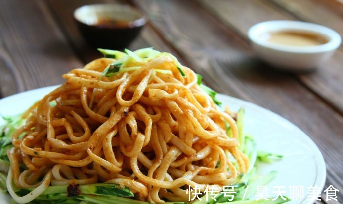 黄瓜|做凉面,煮熟后不要泡冷水,学会2招,面条爽滑筋道,又香又入味