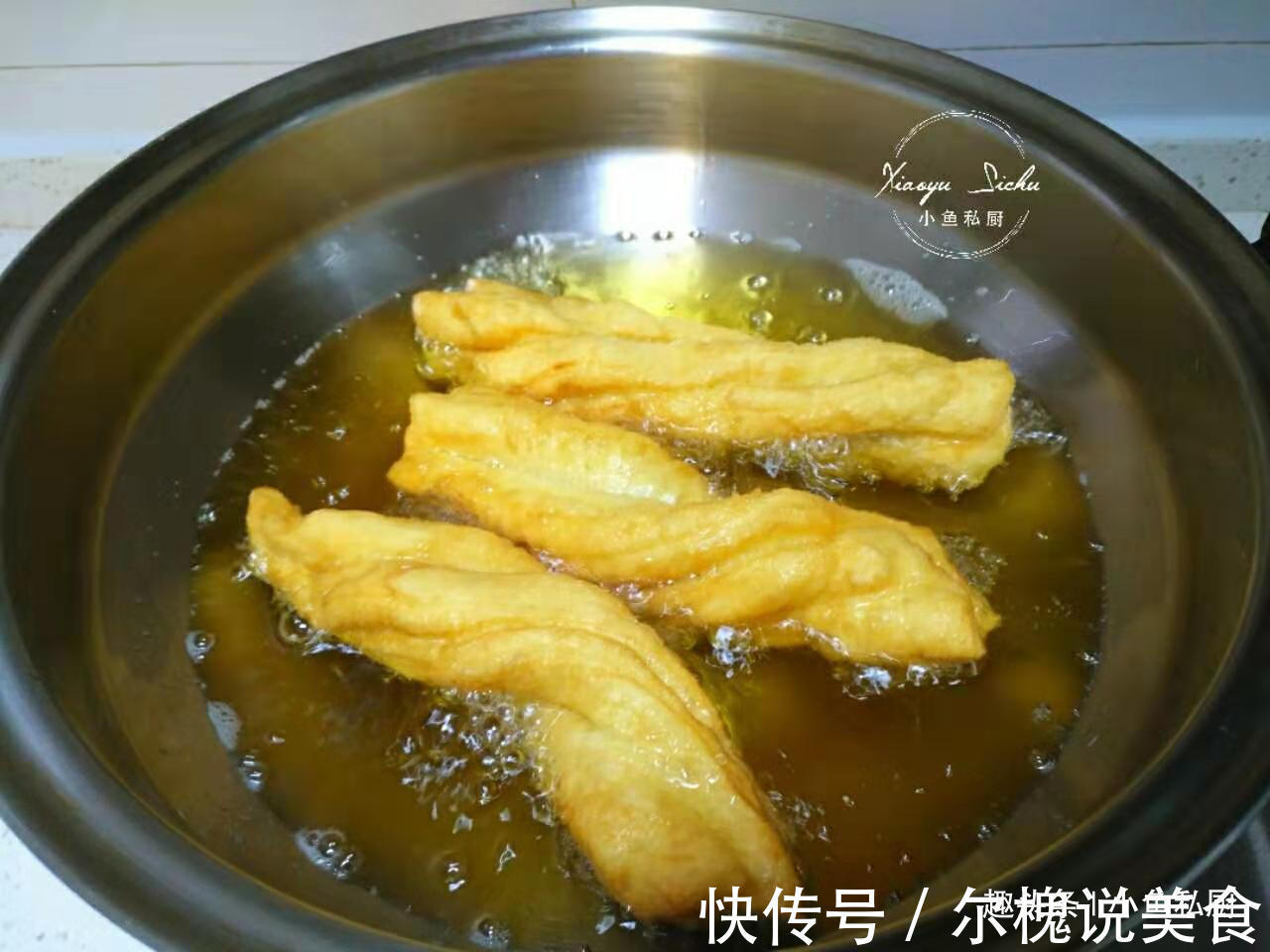 家里有面粉吗跟我一起做油条吧,不用泡打粉,零难度,一次成功