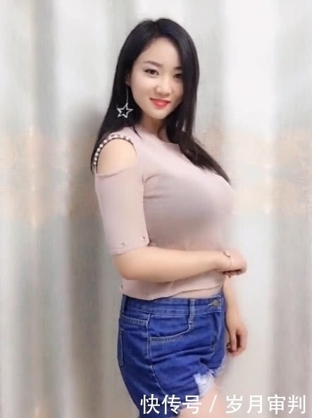 微胖 美女时尚：沁人心脾的微胖女生，展现完美身材