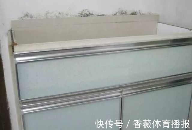 瓷砖|婆婆在客厅用瓷砖做了个鞋柜,完工后效果非常好,上门的人多