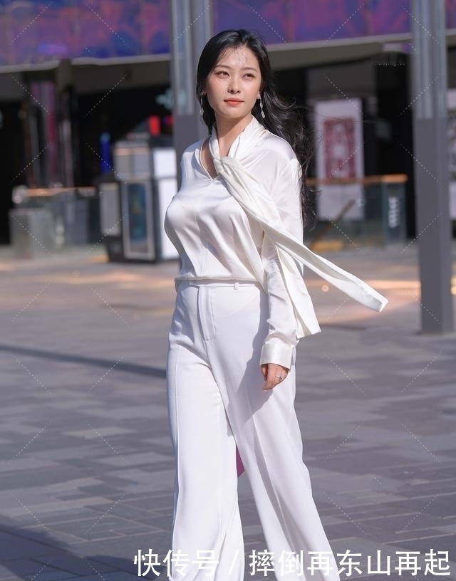 有一种性感叫微胖,一身白还能美出新气质,全靠穿衣小心机
