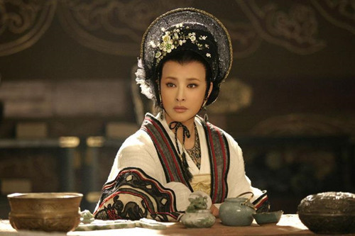 字碑@武则天75岁写的书法,这字体让现代人汗颜,远胜当代书法家