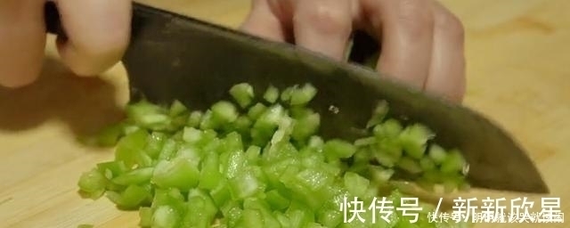 早餐|终于找到了!早餐最好吃的做法,不蒸不油炸,层层裹着馅料,真香