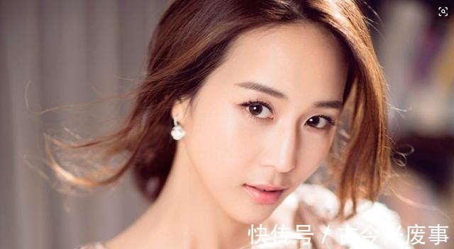 【 素颜】有这3个特征的女人,往往都很有气质,素颜精致,到老也是一枝花!