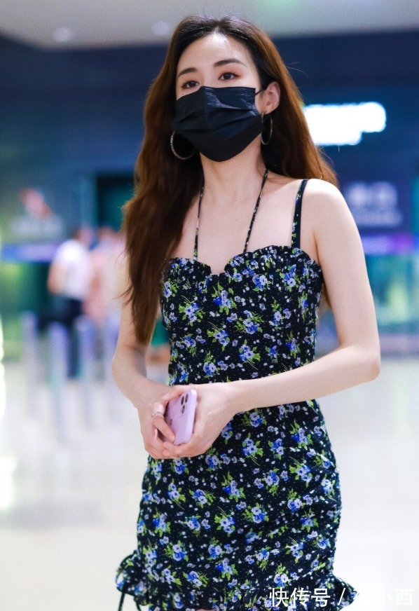 穿搭|164高的郑合惠子穿得好清凉,穿吊带碎花裙看着没有80斤,真羡慕