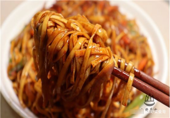 面条不要用水煮了，放锅里蒸一蒸，比西红柿煮面，好吃100倍