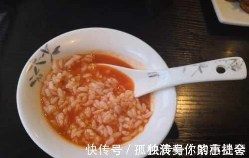 汤泡饭|老人是否真心疼孩子,不必在嘴上多说,周围人从“5件事”就能了解一二