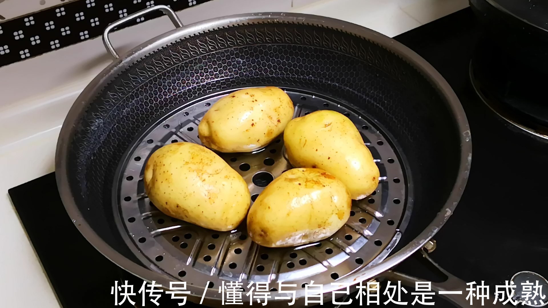 蒸土豆|入秋后,大鱼大肉靠边站,多吃此菜,才2块一斤,简单一做就特香