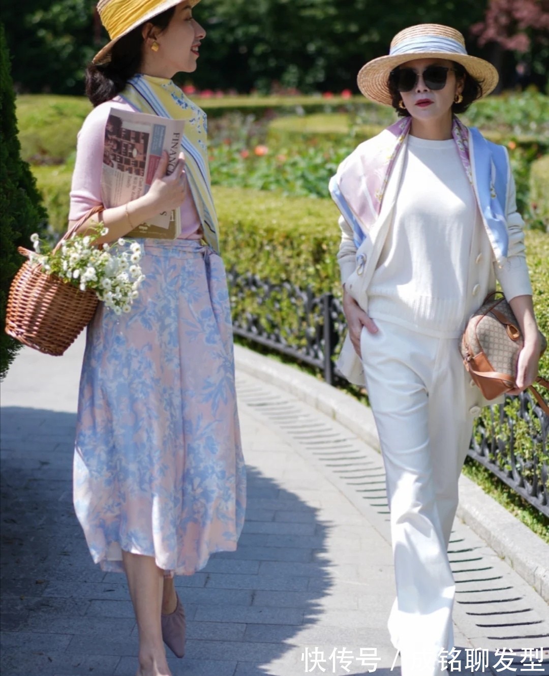 丝巾|陪妈妈一起变美，几组“神仙”母女的减龄穿搭，舒适优雅又显年轻