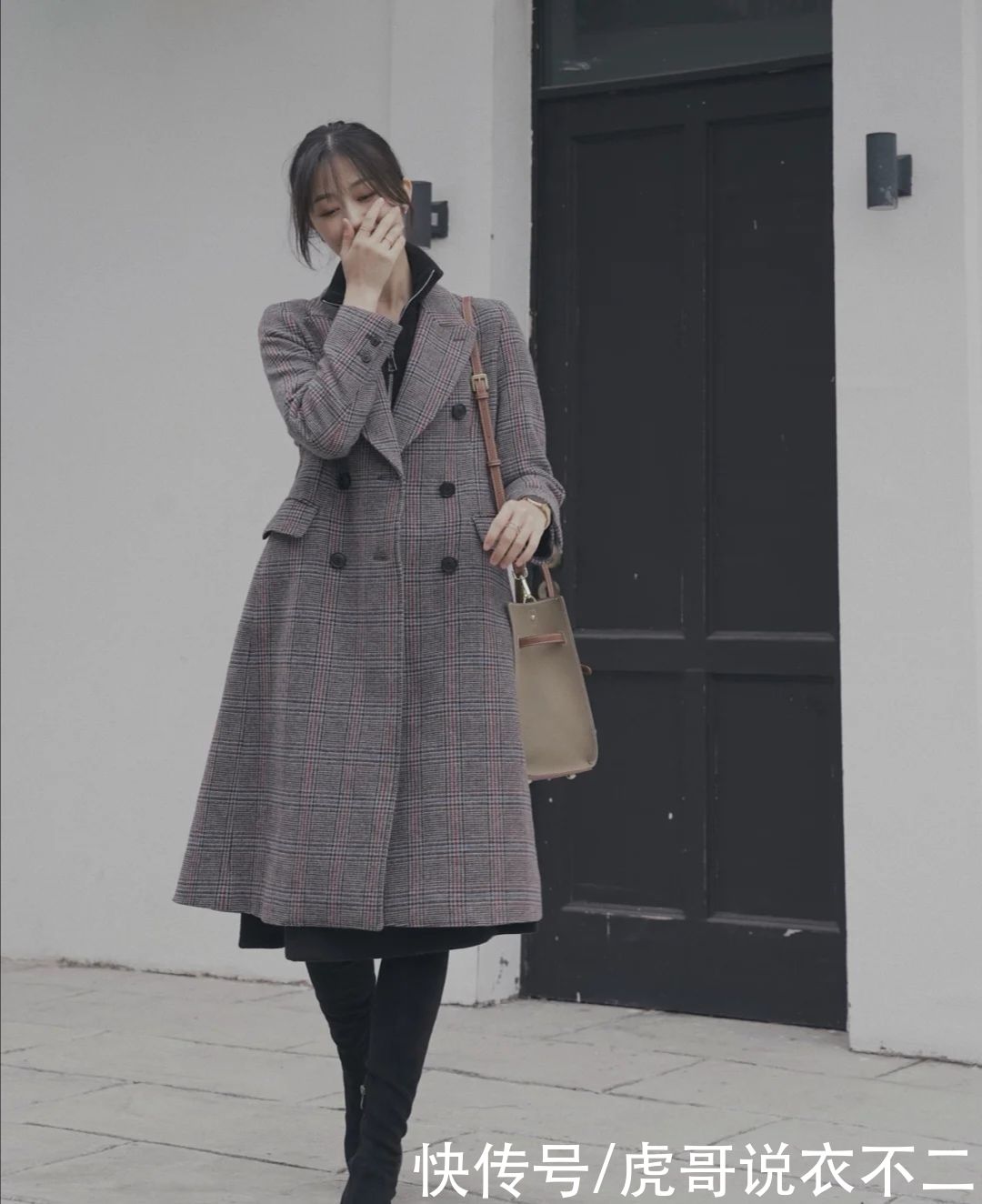 40岁女性不用“装嫩”，冬季照着这样穿，优雅又时髦