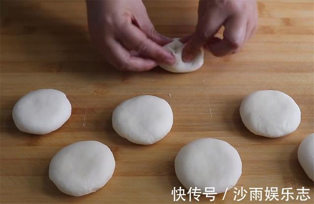发面饼最好吃的家常做法,蓬松柔软又香甜,比馅饼好吃多了