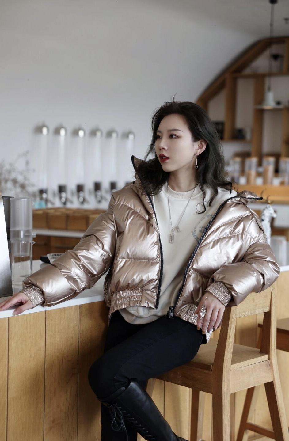 修身牛仔裤|羽绒服才是冬季穿搭的“神”,保暖又时尚,谁都离不开它