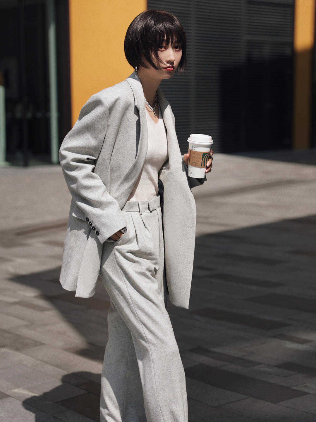 小白 “色彩小白”千万别错过燕麦灰,既有亮点又有辨识度,格调超大气